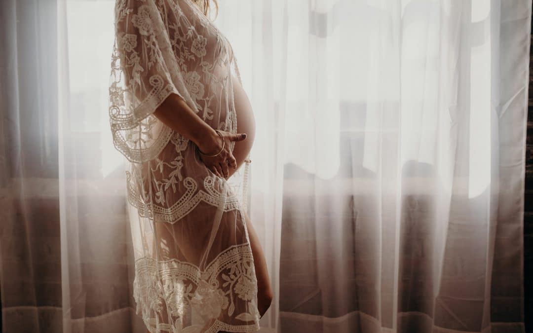 10 Creative Maternity Photo Shoot Ideas