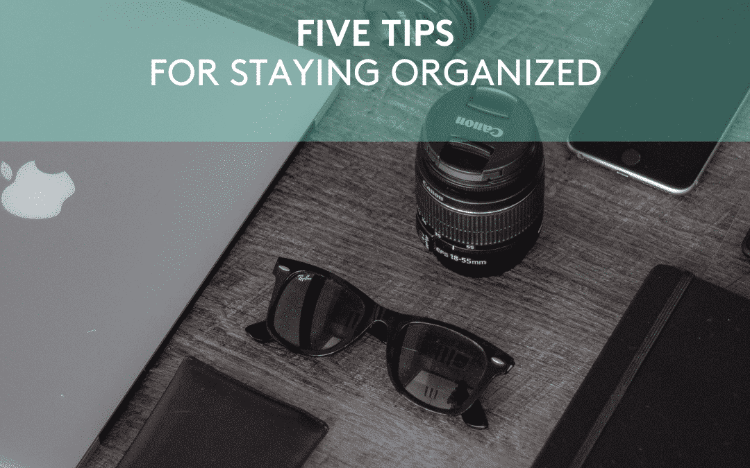How do photographers stay organized?