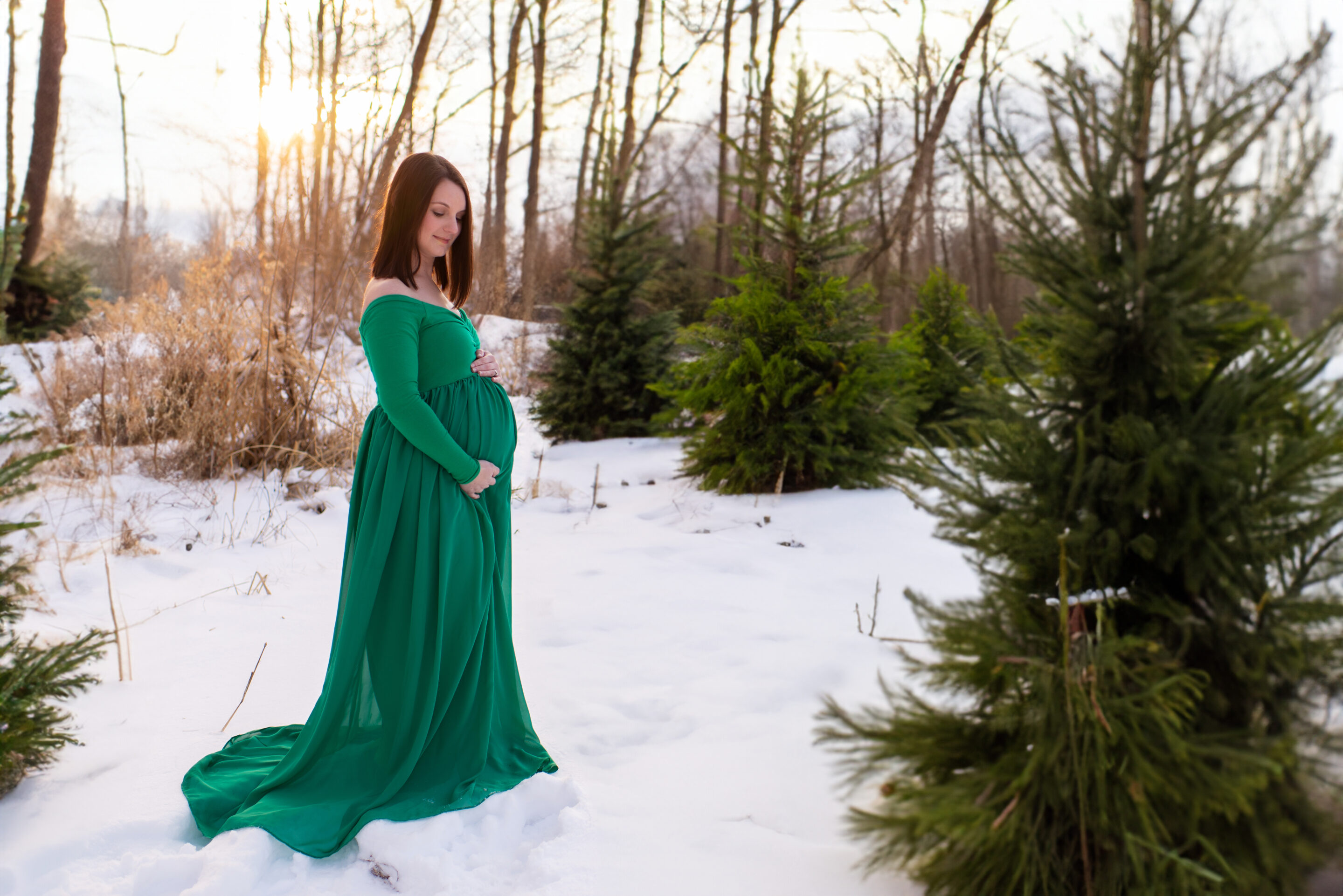 Capturing Joy with Christmas Tree Farm Maternity Photo Sessions
